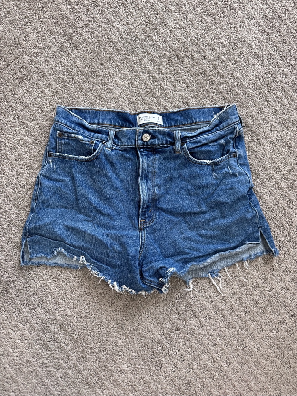 Abercrombie & Fitch The 4” Mom Short - High-Rise